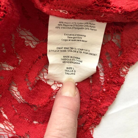 A PEA IN THE POD Maternity Red Lace Top L EUC - Picture 5 of 8
